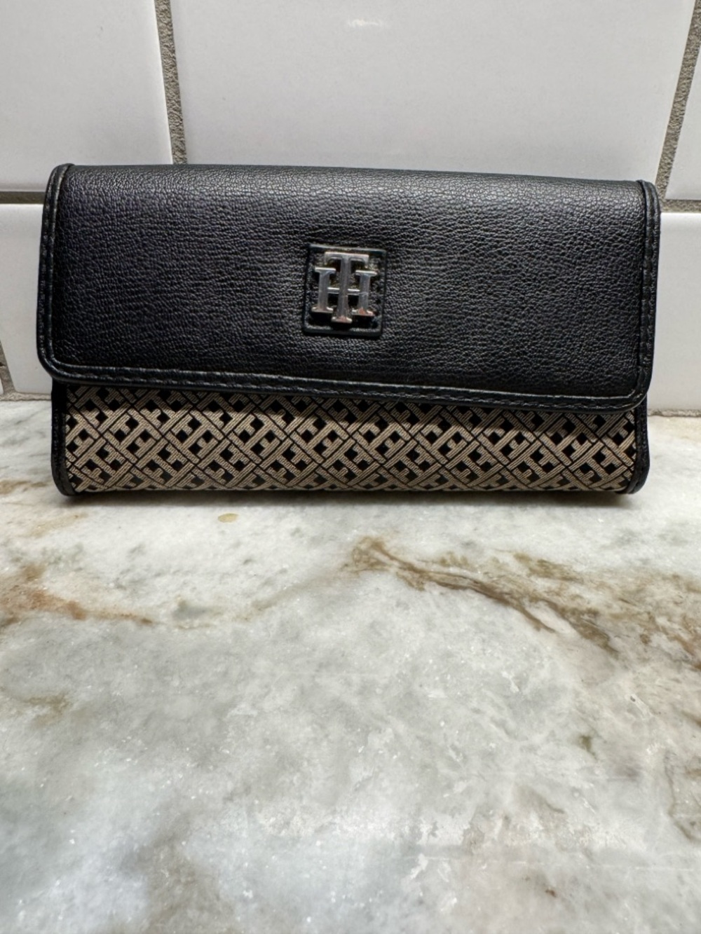 Tommy Hilfiger Black & Brown Signature Pattern Continental Wallet